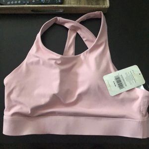 Light pink Fabletics sports bra 🏃🏼‍♀️
